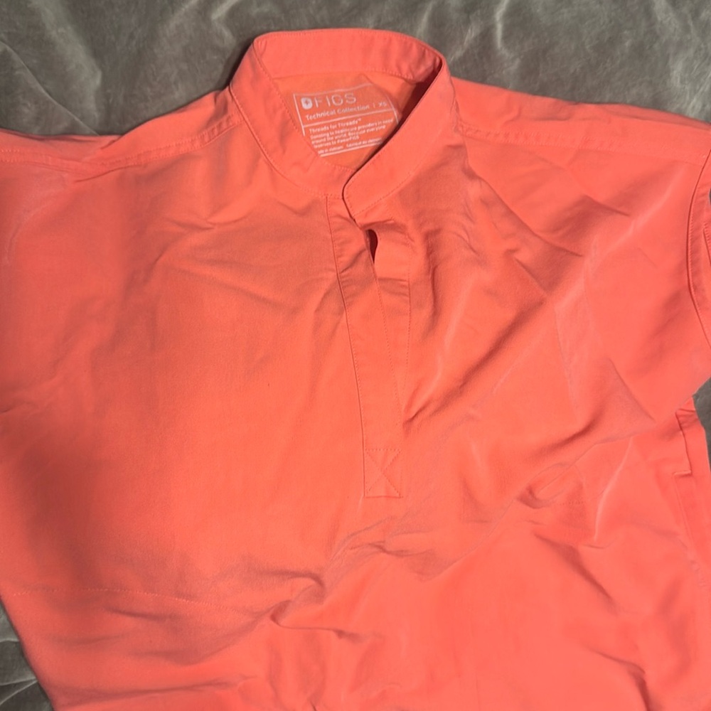Figs scrub top coral xs rafaela, barely worn